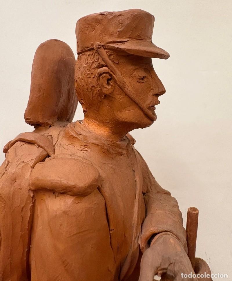 Antig&uuml;edades: Figura de un Soldado de Barro - Foto 7