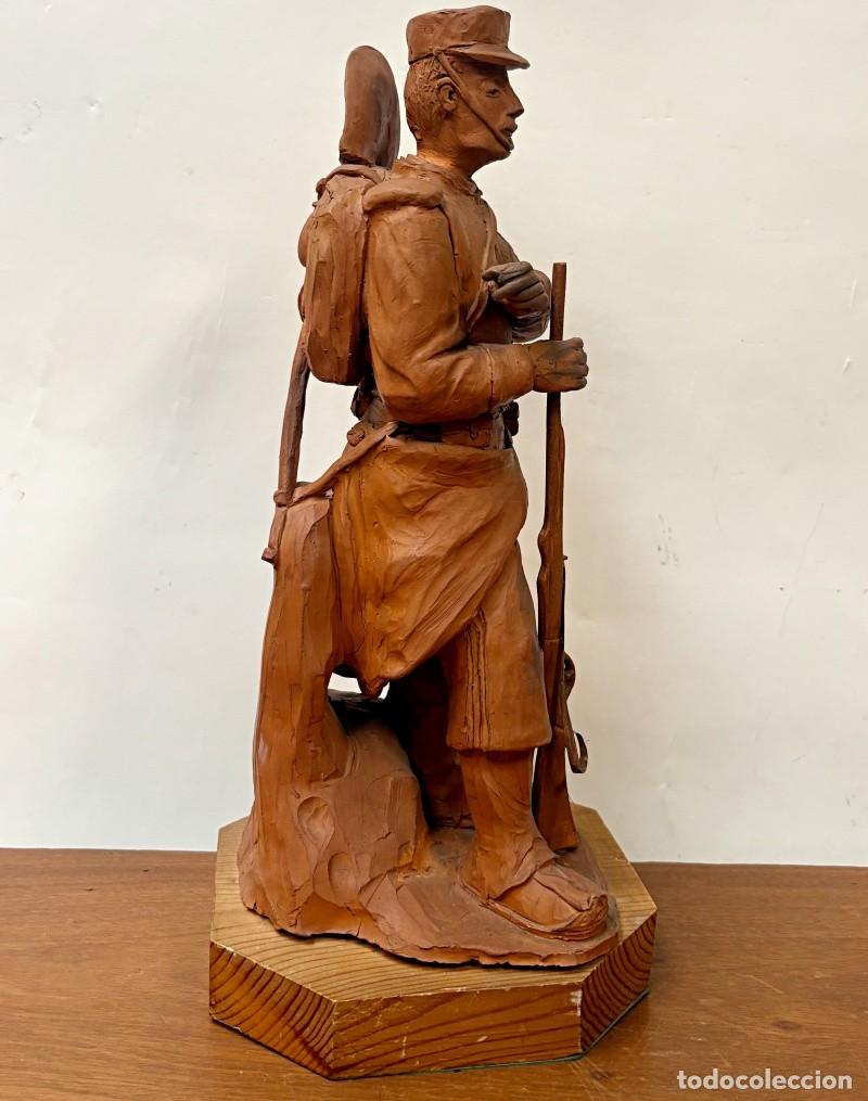 Antig&uuml;edades: Figura de un Soldado de Barro - Foto 8