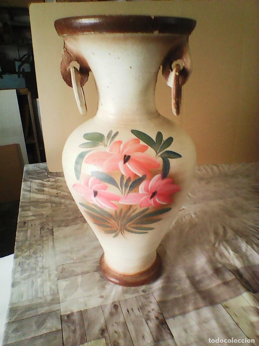 Antig&uuml;edades: jarr&oacute;n decorado con flores - Foto 1