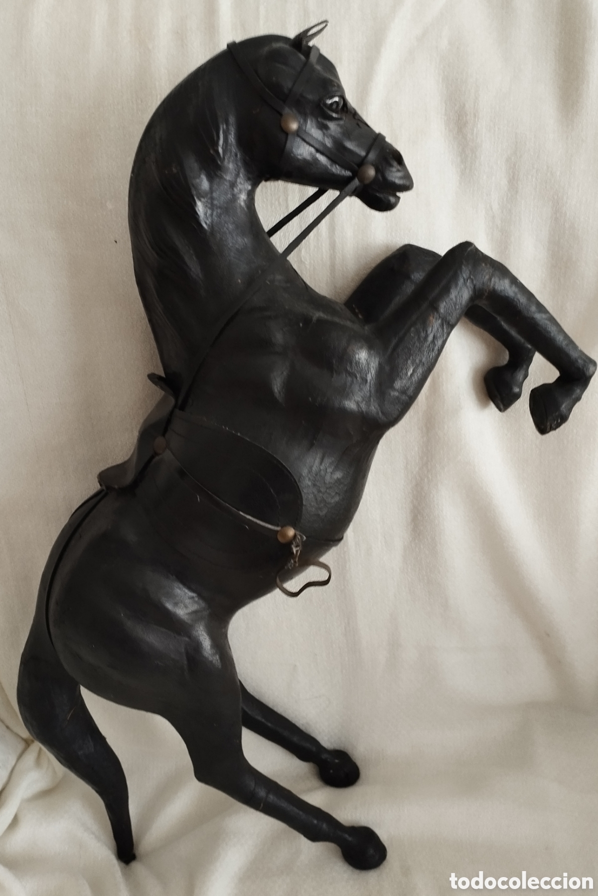 Antig&uuml;edades: Excelente Caballo Cuero Repujado. - Foto 3