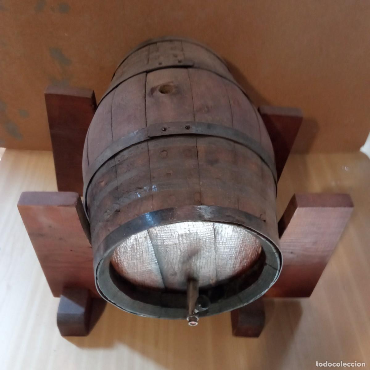 Antig&uuml;edades: Barril de vino de madera sobremesa - Foto 1