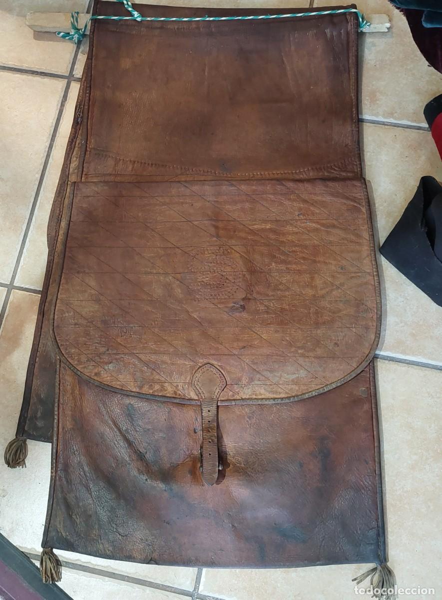 Antig&uuml;edades: Alforjas de cuero antiguas - Foto 1