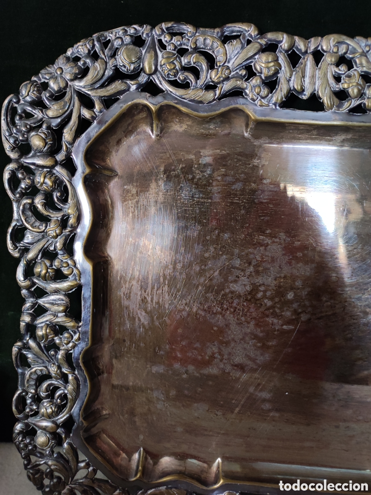 Antig&uuml;edades: Bandeja de metal plateado repujada - Foto 3