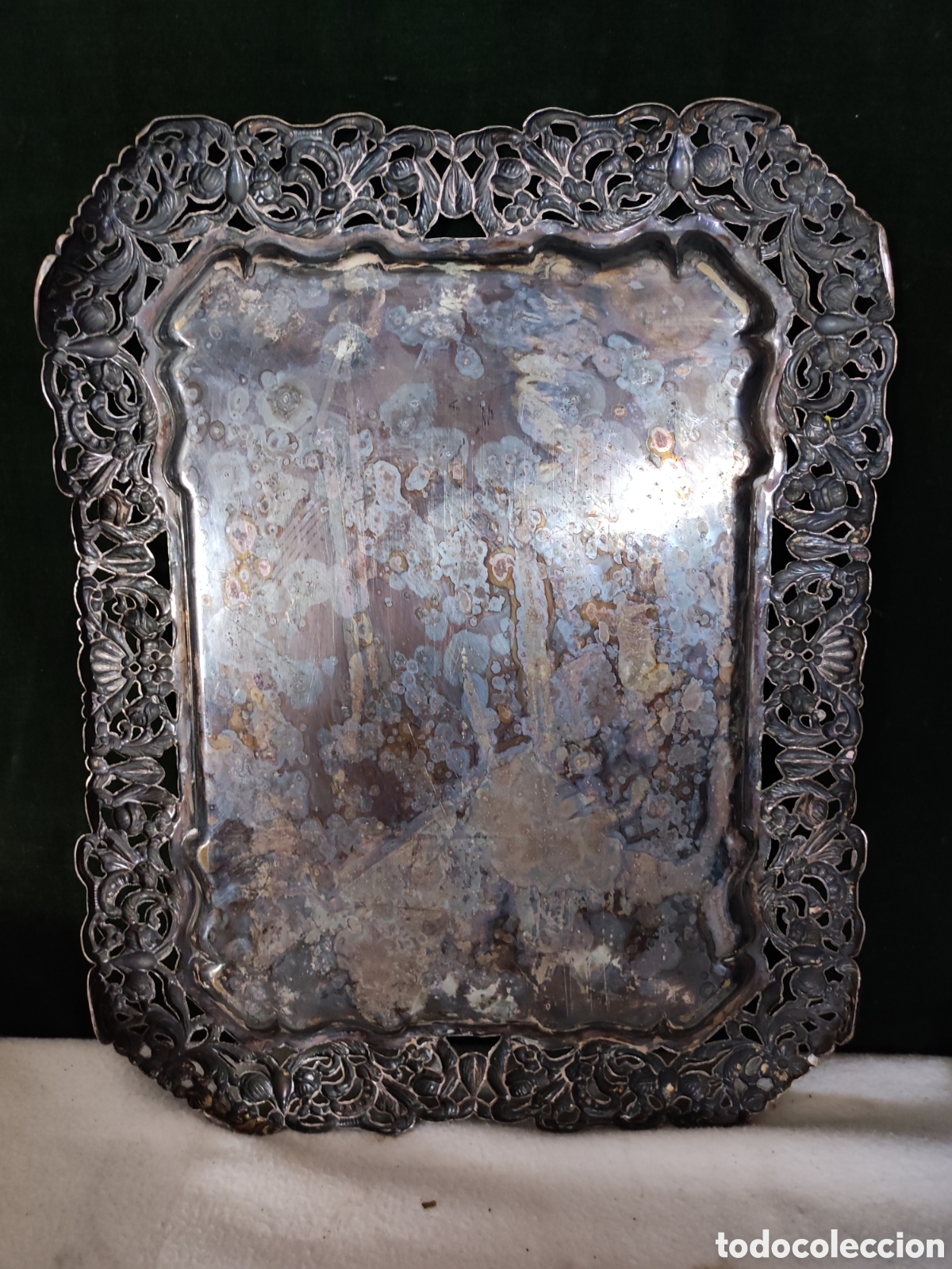 Antig&uuml;edades: Bandeja de metal plateado repujada - Foto 4