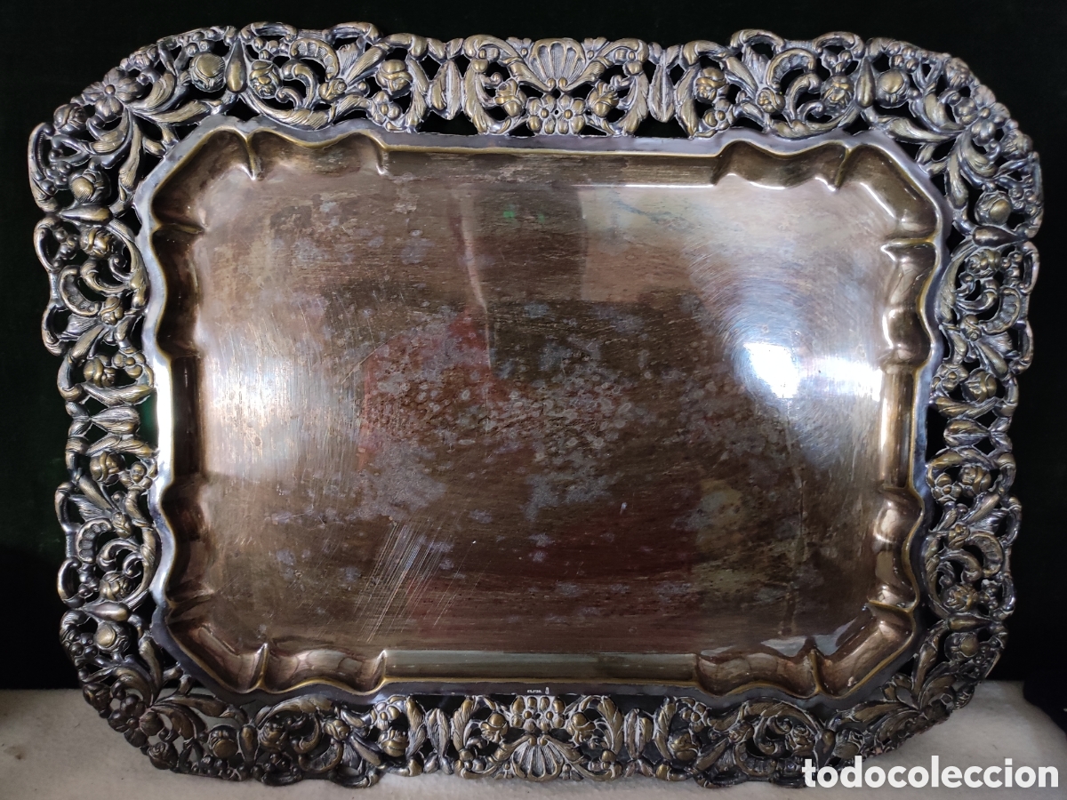 Antig&uuml;edades: Bandeja de metal plateado repujada - Foto 1