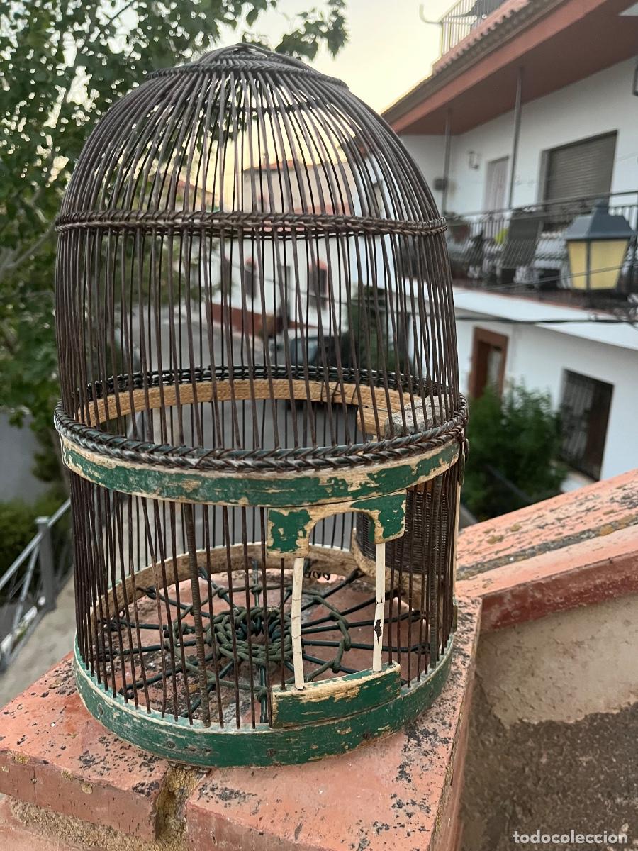 Antig&uuml;edades: ANTIGUA JAULA DE PERDIZ EN ALAMBRE Y MADERA, DETALLES DEL COMEDERO Y MAS