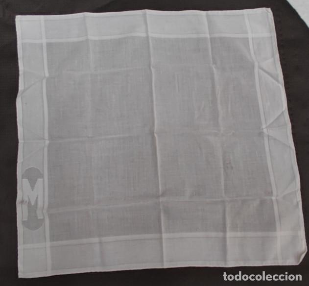 Antig&uuml;edades: PA&Ntilde;UELO ANTIGUO BLANCO DE BOLSILLO CON LETRA M, 2&ordm; - Foto 1