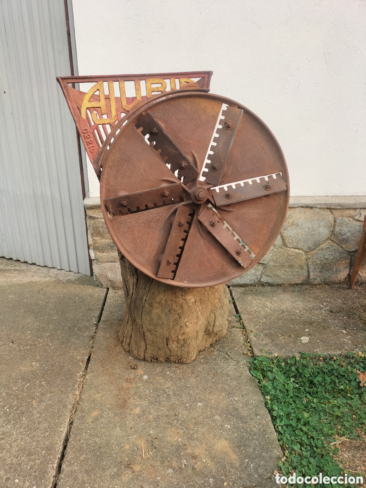 Antig&uuml;edades: Antigua picadora de remolacha - Foto 1