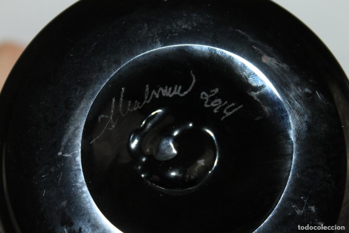 Antig&uuml;edades: Copa de cristal iridiscente. Firmada Stuart Abelman en 2014 - Foto 8