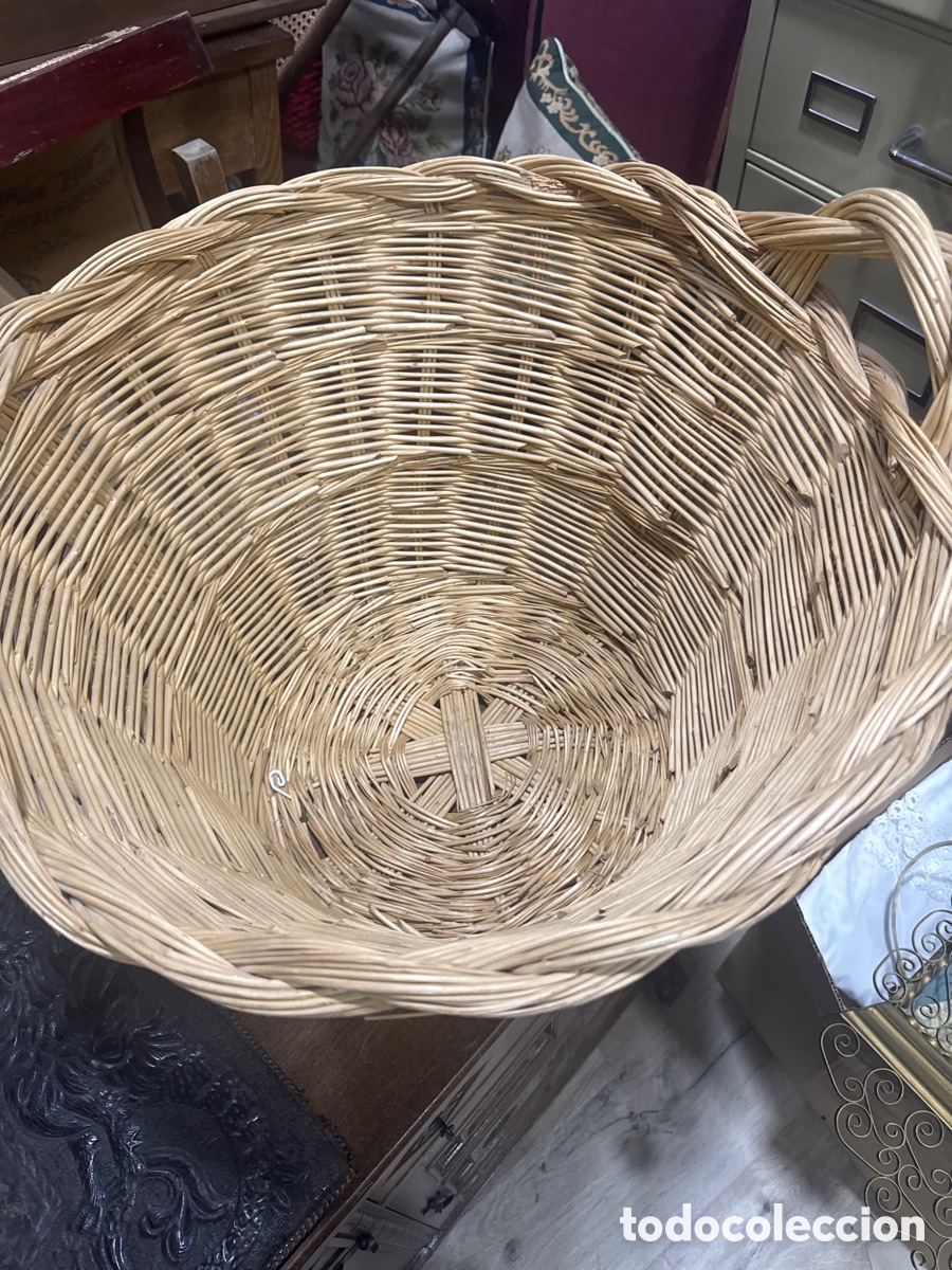 Antig&uuml;edades: Cesta de mimbre de gran tama&ntilde;o - Foto 2