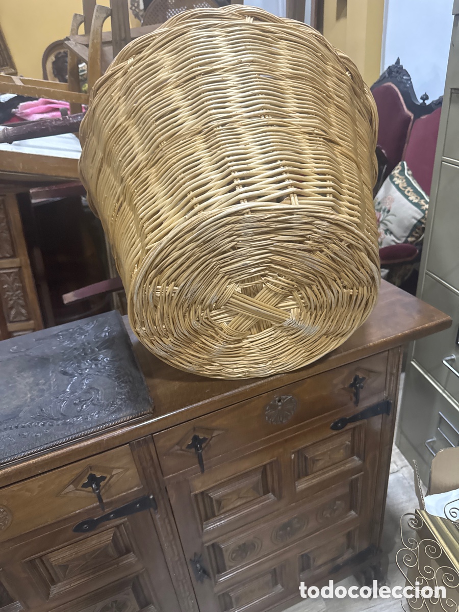 Antig&uuml;edades: Cesta de mimbre de gran tama&ntilde;o - Foto 3