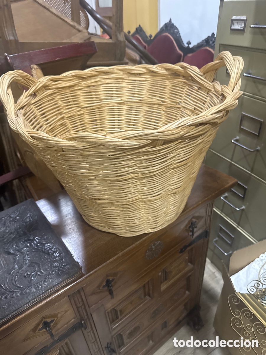 Antig&uuml;edades: Cesta de mimbre de gran tama&ntilde;o - Foto 1