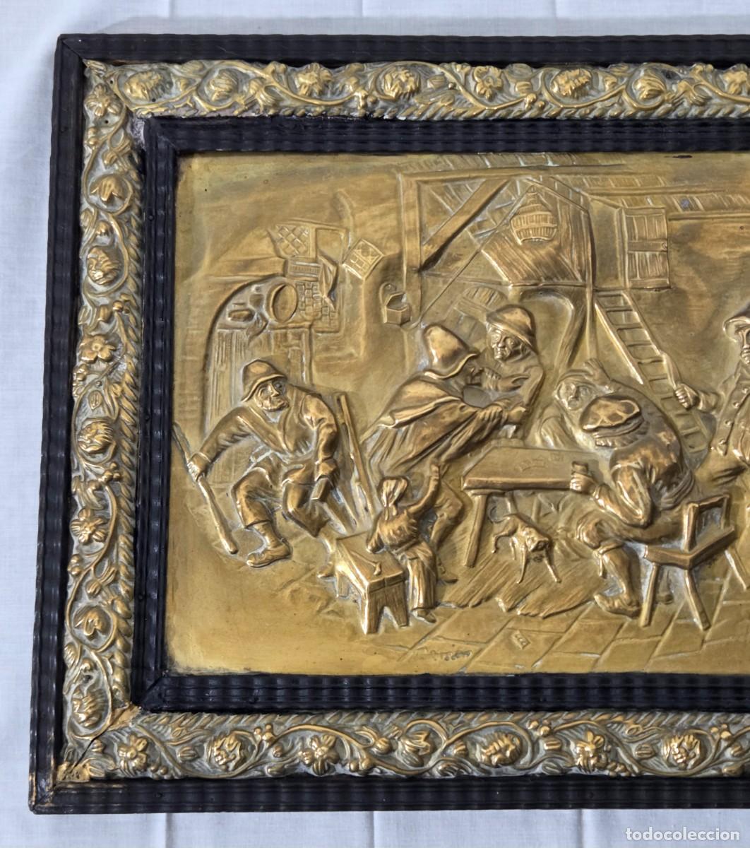 Antig&uuml;edades: Antiguo relieve en laton, Pelea en taberna - Foto 2