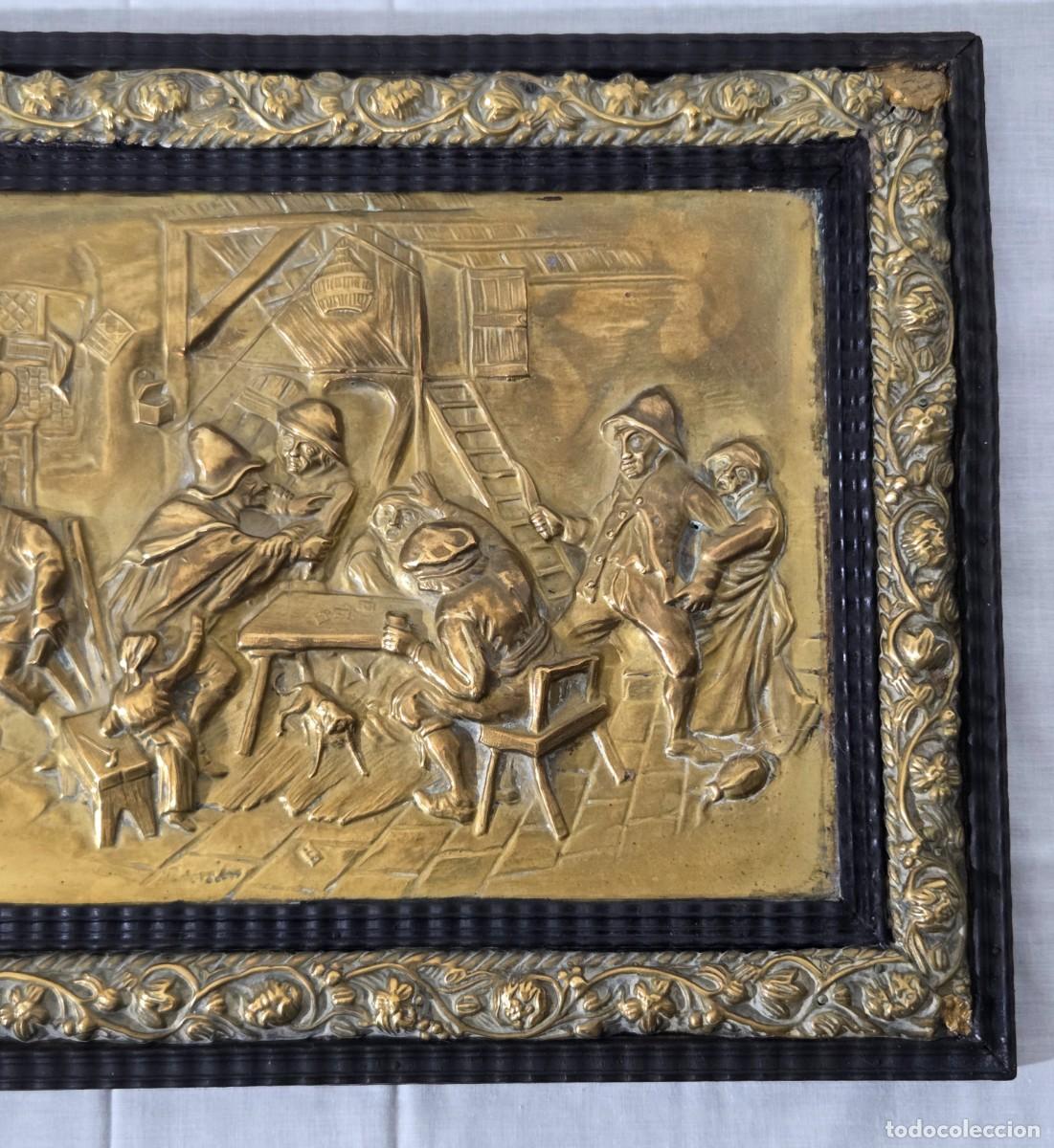 Antig&uuml;edades: Antiguo relieve en laton, Pelea en taberna - Foto 3