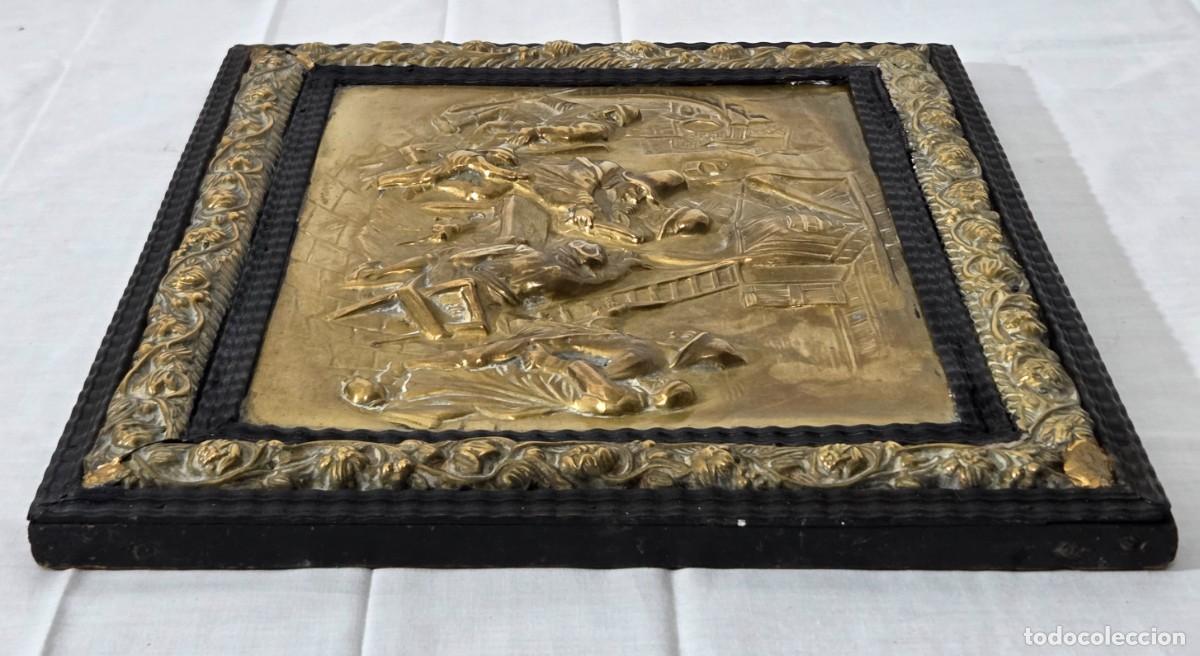 Antig&uuml;edades: Antiguo relieve en laton, Pelea en taberna - Foto 5