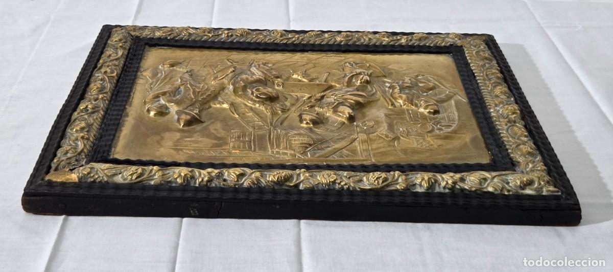 Antig&uuml;edades: Antiguo relieve en laton, Pelea en taberna - Foto 6