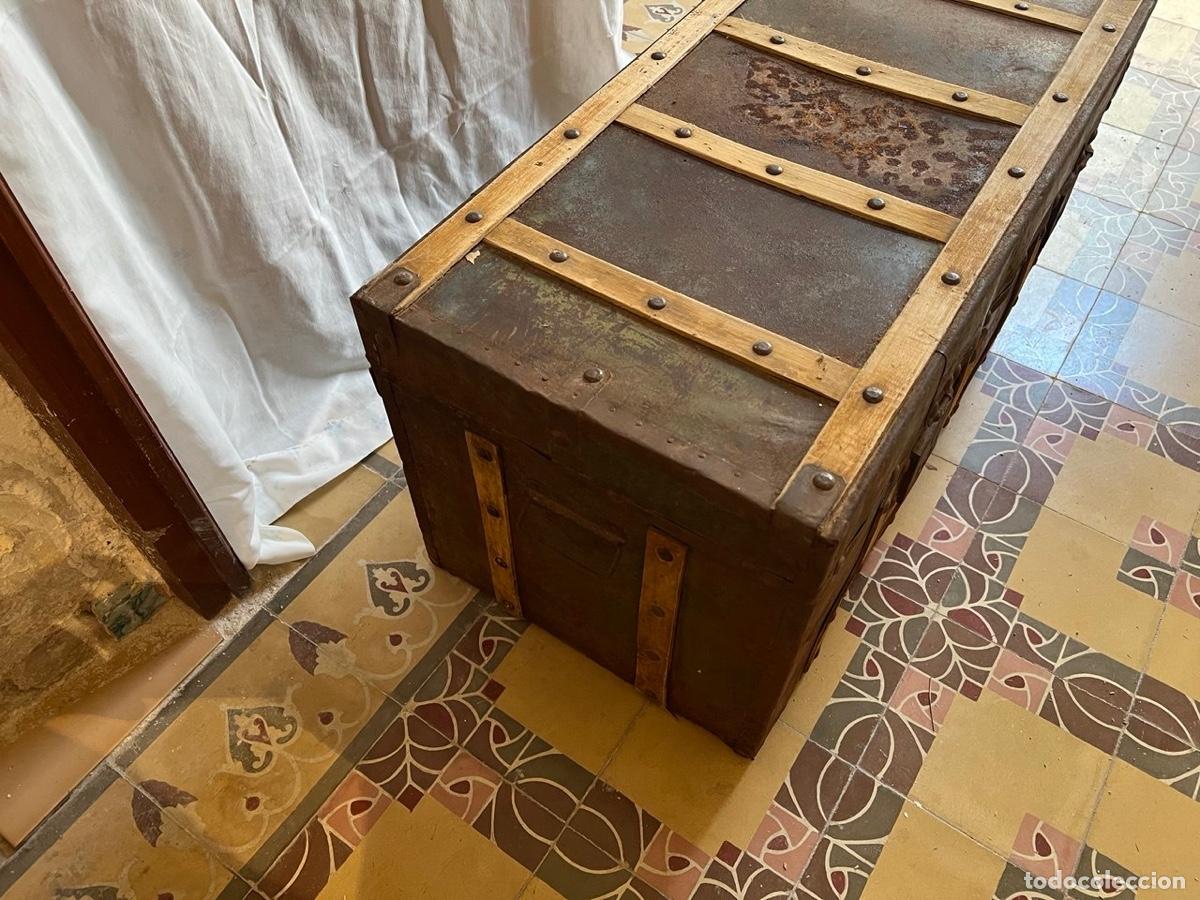 Antig&uuml;edades: Ba&uacute;l antiguo met&aacute;lico y madera - Foto 4