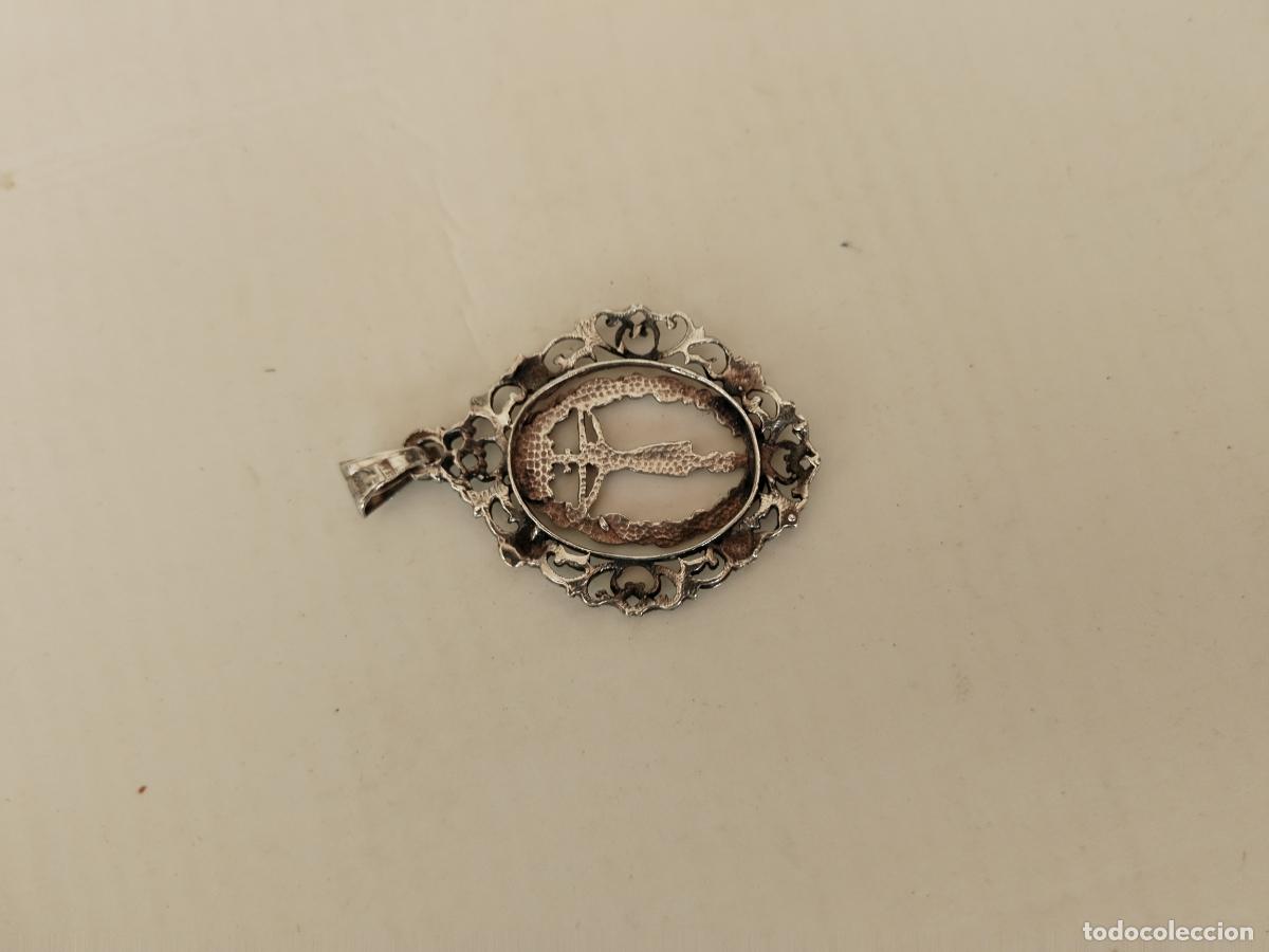 Antig&uuml;edades: medalla en plata de ley santisimo cristo - Foto 2