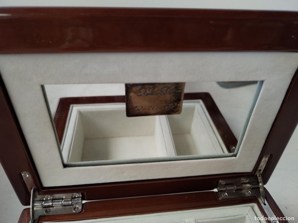 Antig&uuml;edades: caja de madera con plata de ley - Foto 5