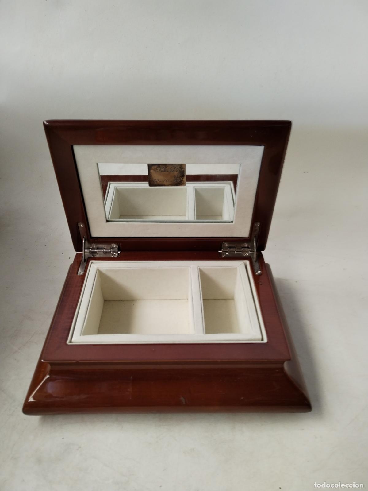 Antig&uuml;edades: caja de madera con plata de ley - Foto 6