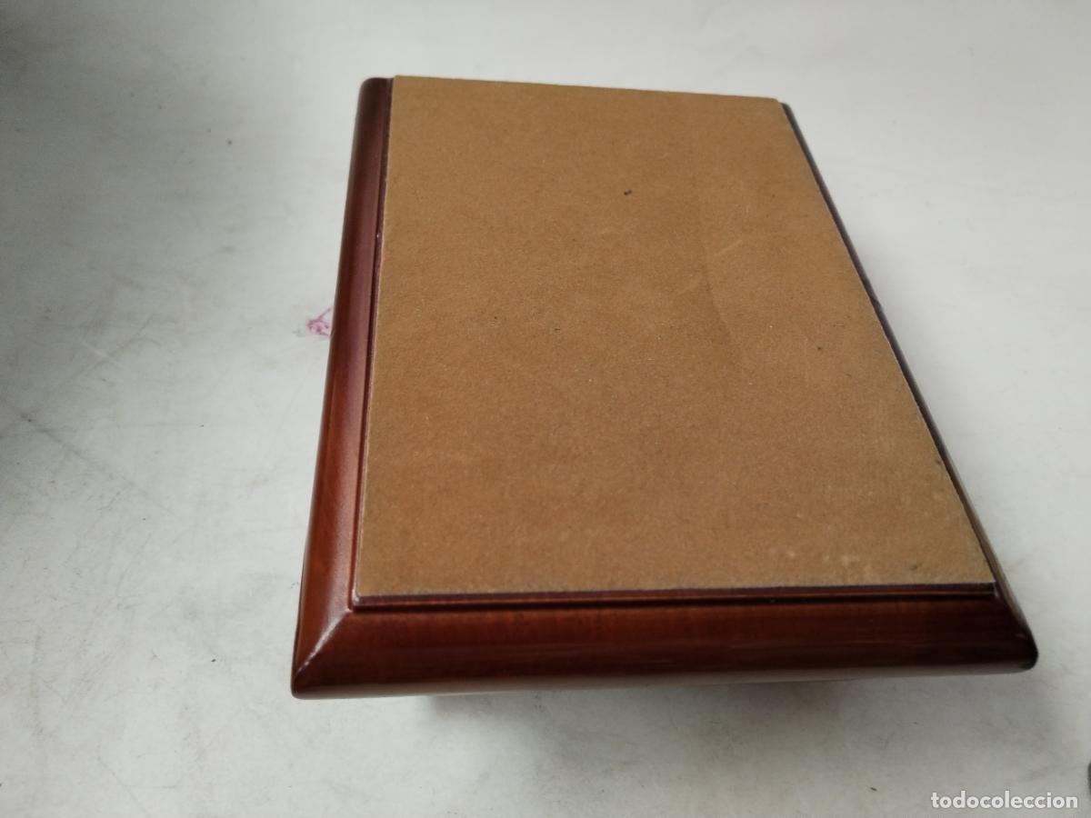 Antig&uuml;edades: caja de madera con plata de ley - Foto 7
