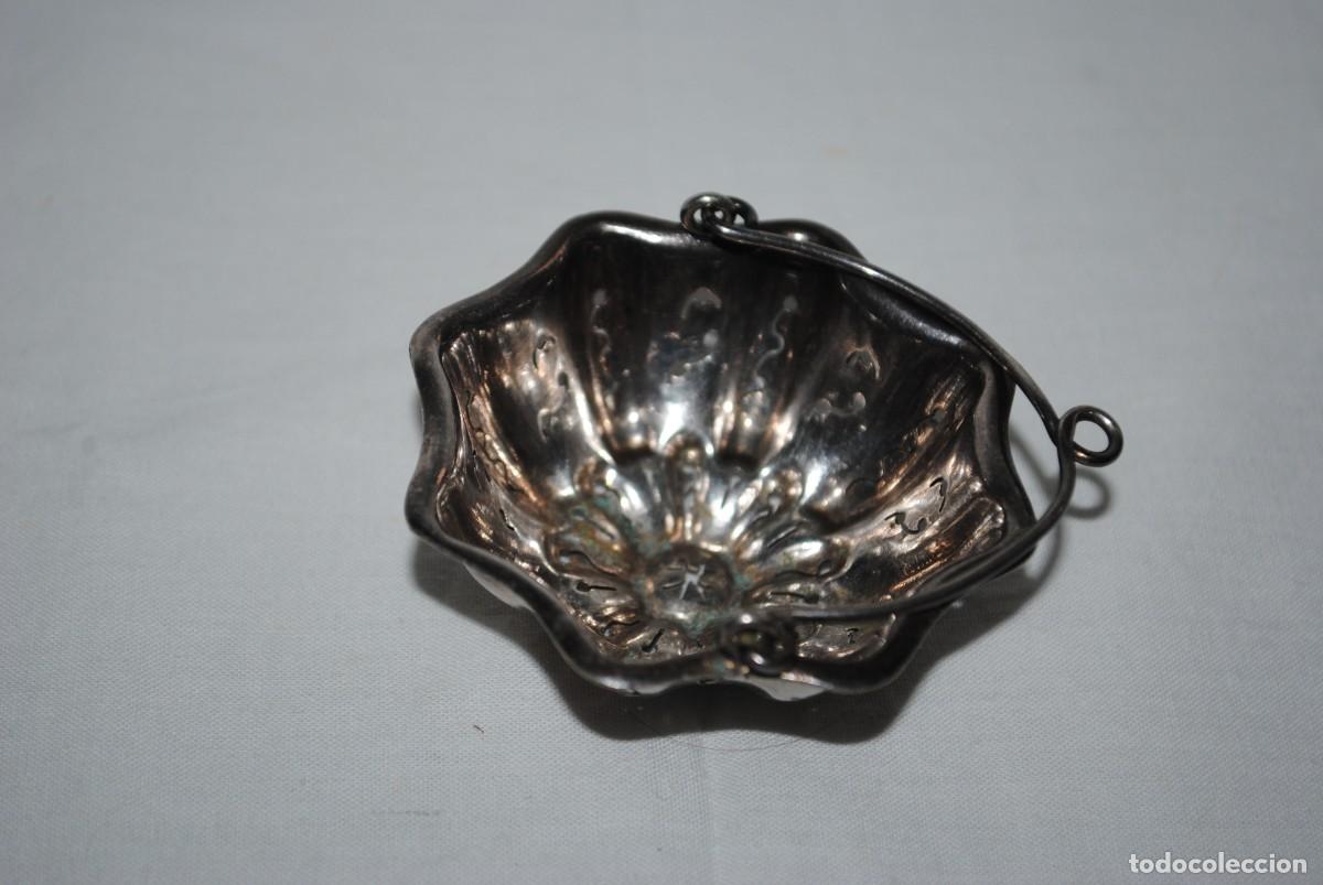 Antig&uuml;edades: COLADOR PLATEADO PARA EL TE . - Foto 1