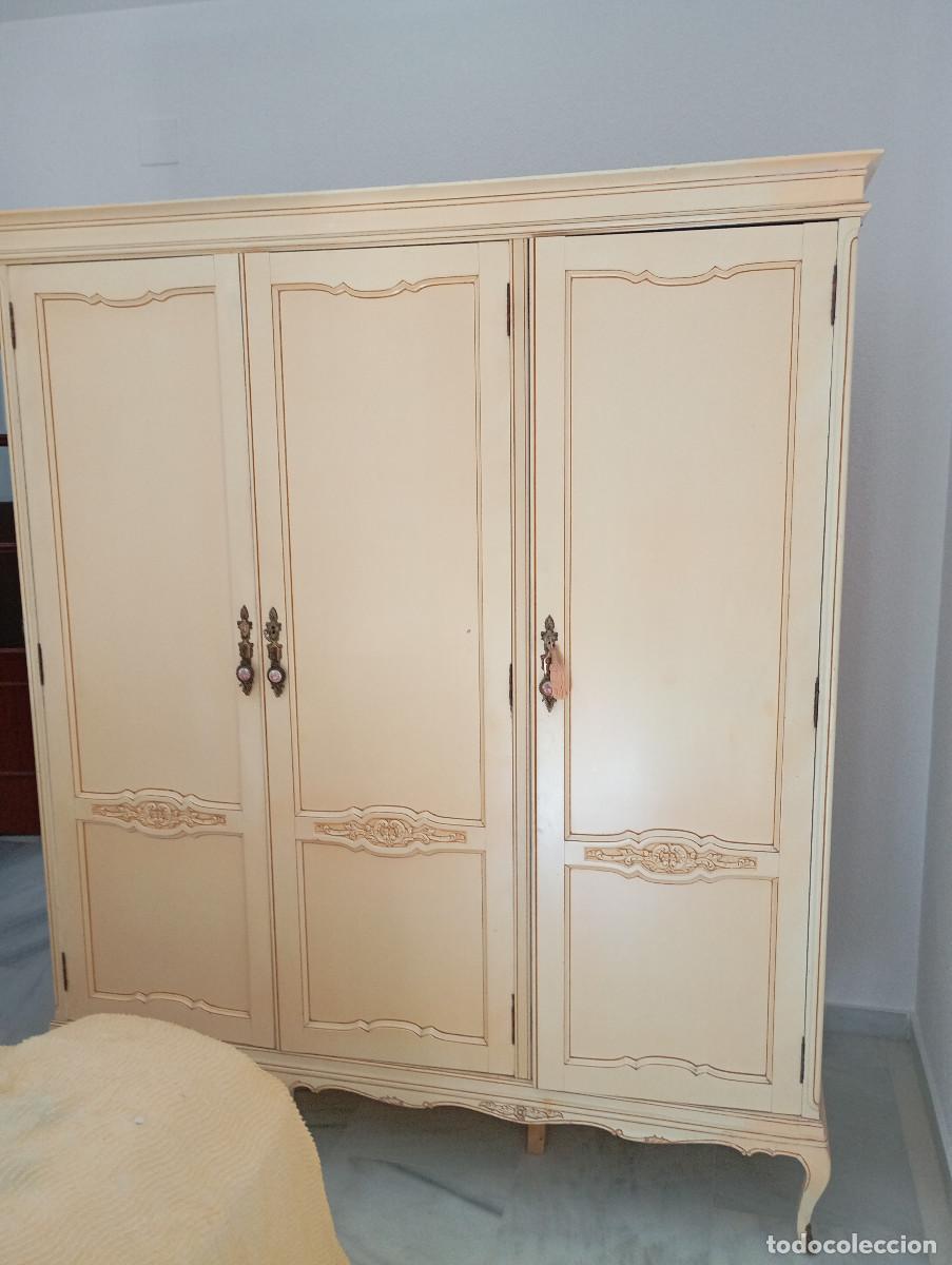Antig&uuml;edades: armario de madera color marfil - Foto 1