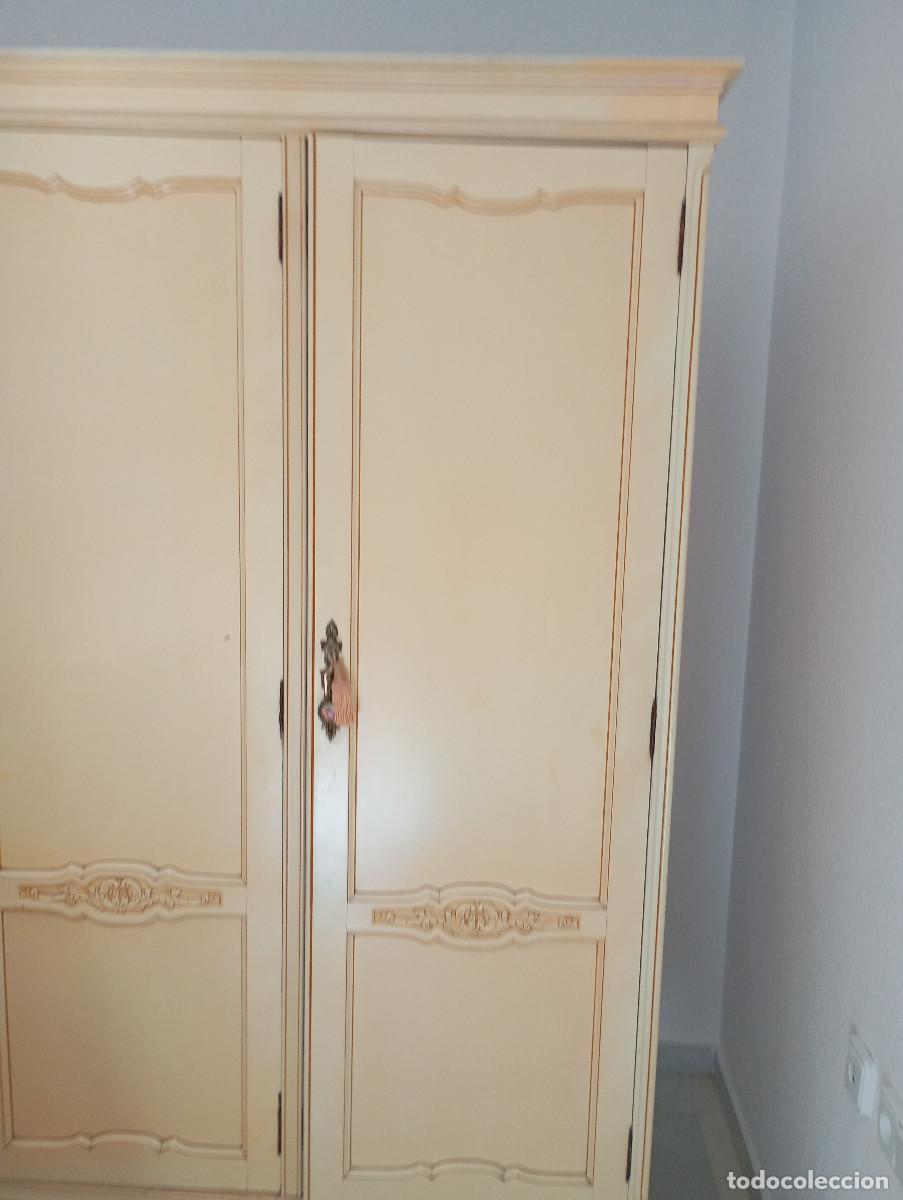 Antig&uuml;edades: armario de madera color marfil - Foto 2