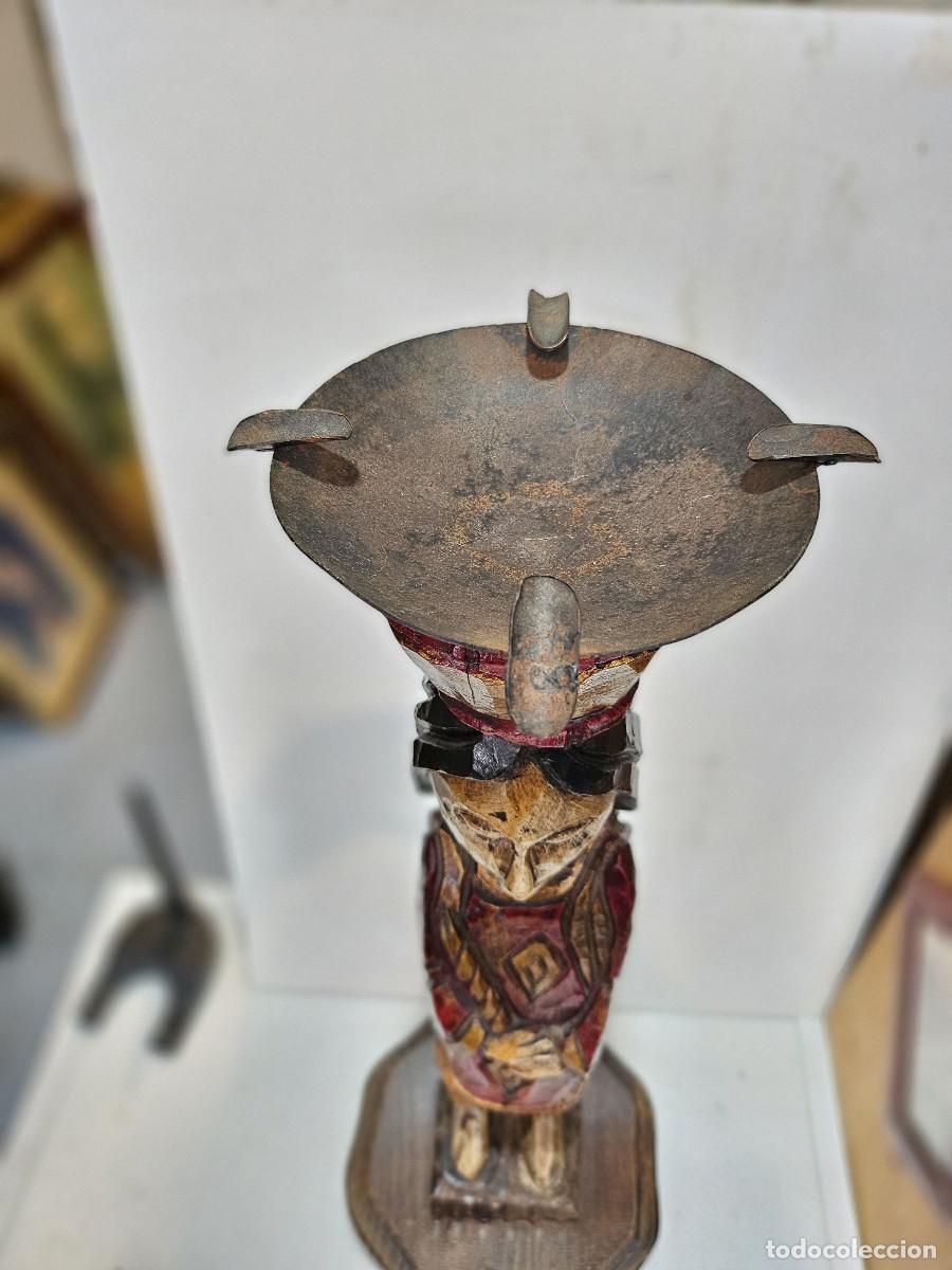 Antig&uuml;edades: figura tallada en madera con cenicero - Foto 6