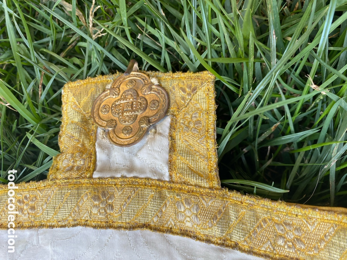 Antig&uuml;edades: Capa pluvial, de seda, bordada, gal&oacute;n e hilo de oro. - Foto 13
