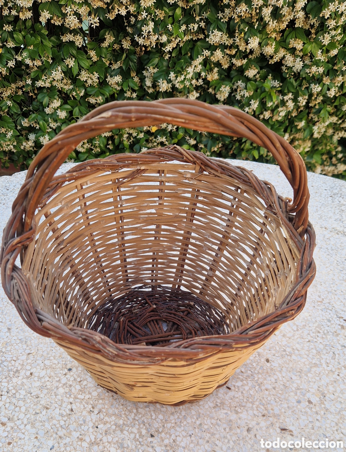 Antig&uuml;edades: Cesta de mimbre artesanal - Foto 2