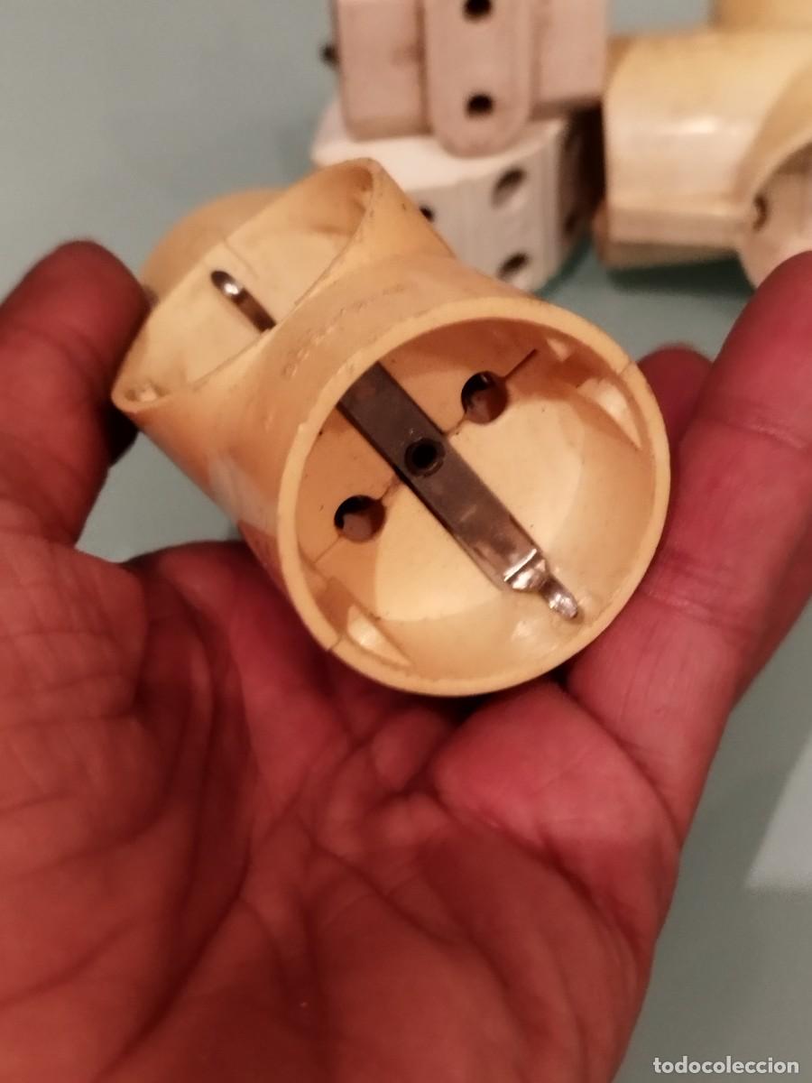 Antig&uuml;edades: Lote de 4 Tomas o adaptadores de corriente, enchufe.. - Foto 3