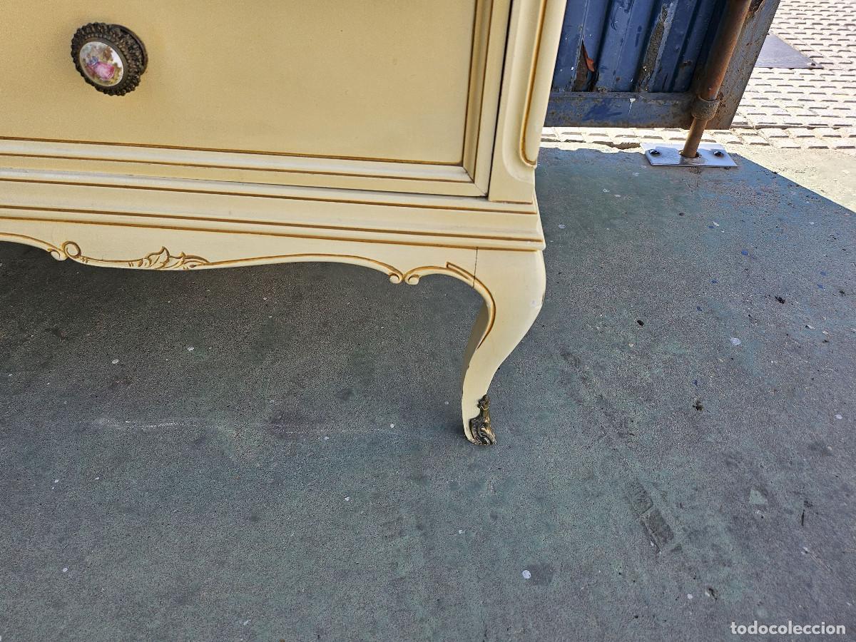Antig&uuml;edades: comoda de madera color marfil - Foto 3