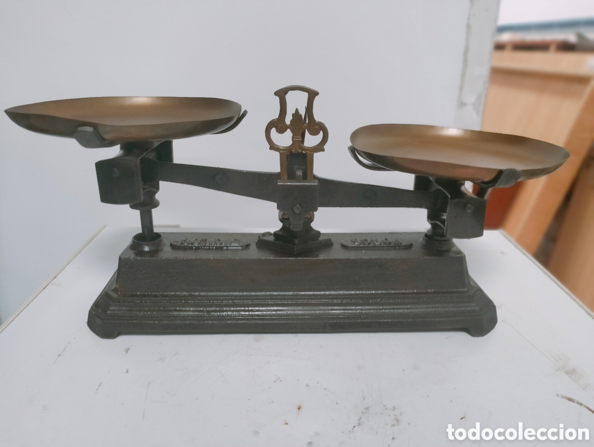 Antig&uuml;edades: Antigua balanza doble plato - Foto 1