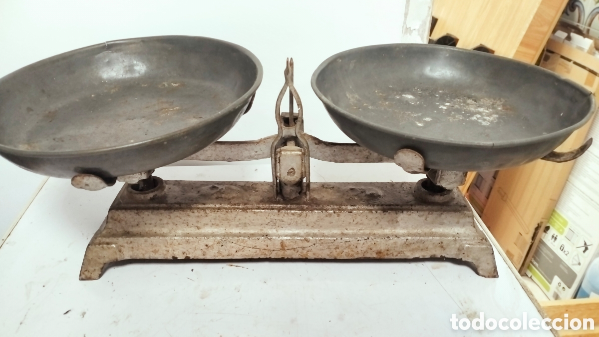 Antig&uuml;edades: Antigua balanza doble plato - Foto 1