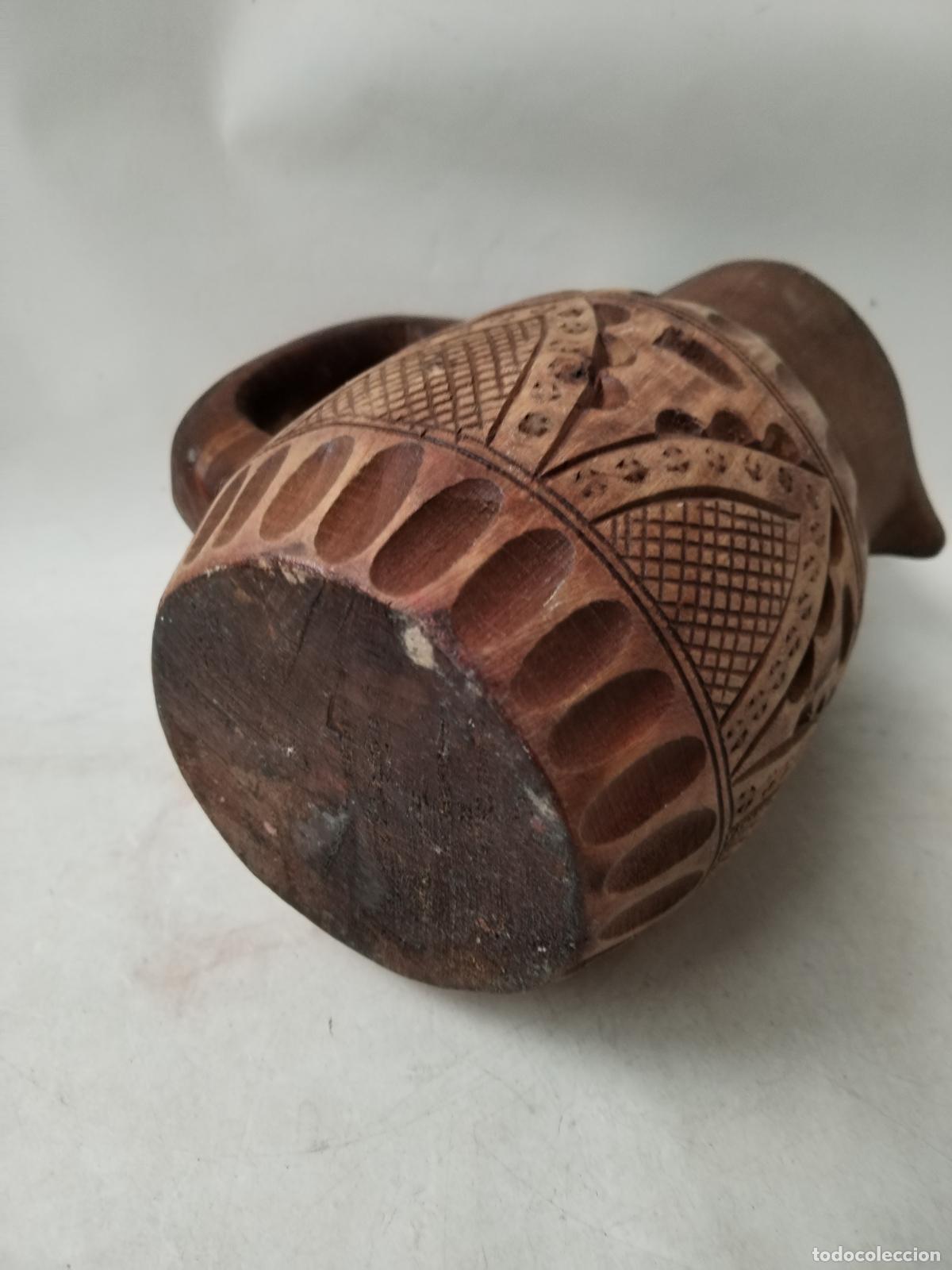 Antig&uuml;edades: antigua jarra tallada en madera - Foto 3