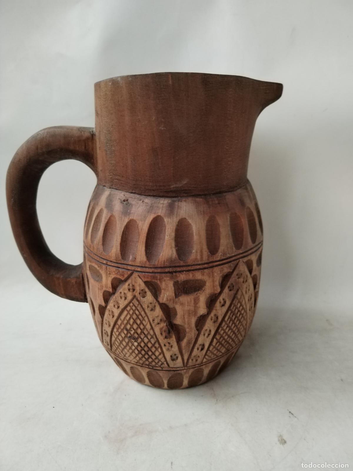 Antig&uuml;edades: antigua jarra tallada en madera - Foto 1