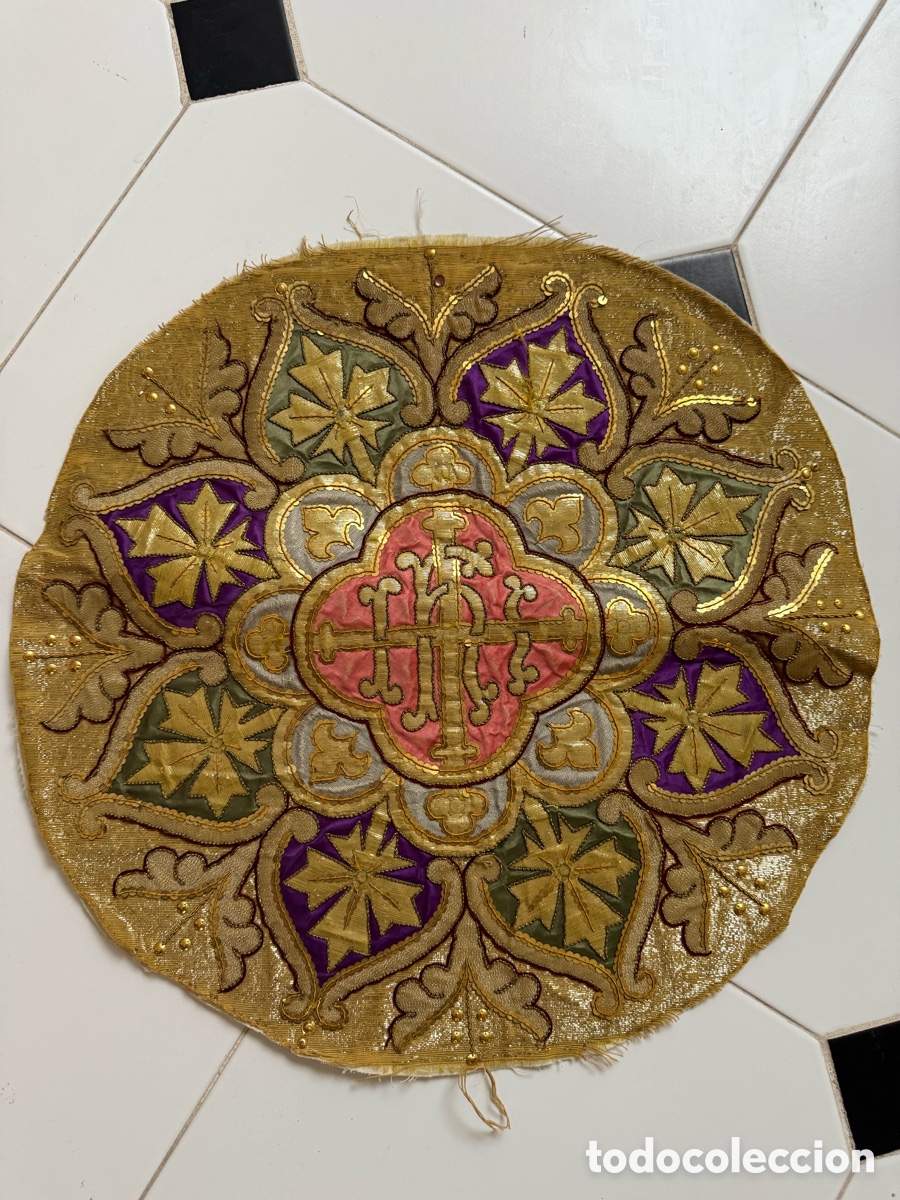 Antig&uuml;edades: Escudo bordado casulla - Foto 2