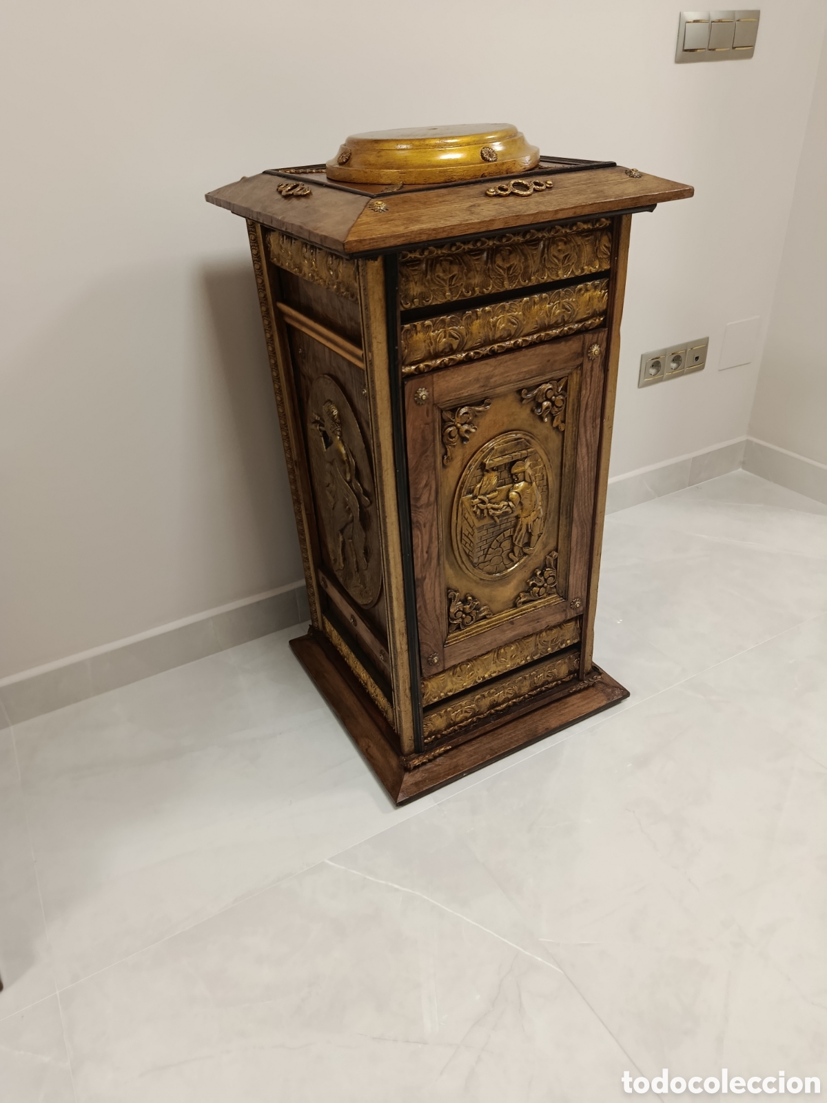 Antig&uuml;edades: Peana de madera y dorados - Foto 4