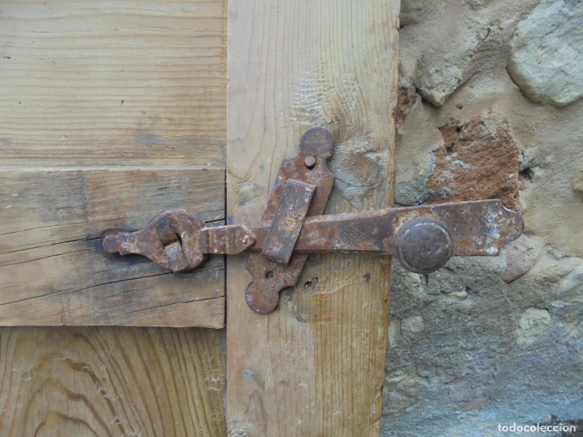 Antig&uuml;edades: PUERTA CON ELEMENTOS DE FORJA - Foto 5