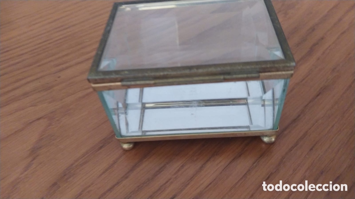 Antig&uuml;edades: Caja rectangular con cristales biselados y aristas de lat&oacute;n - Foto 2