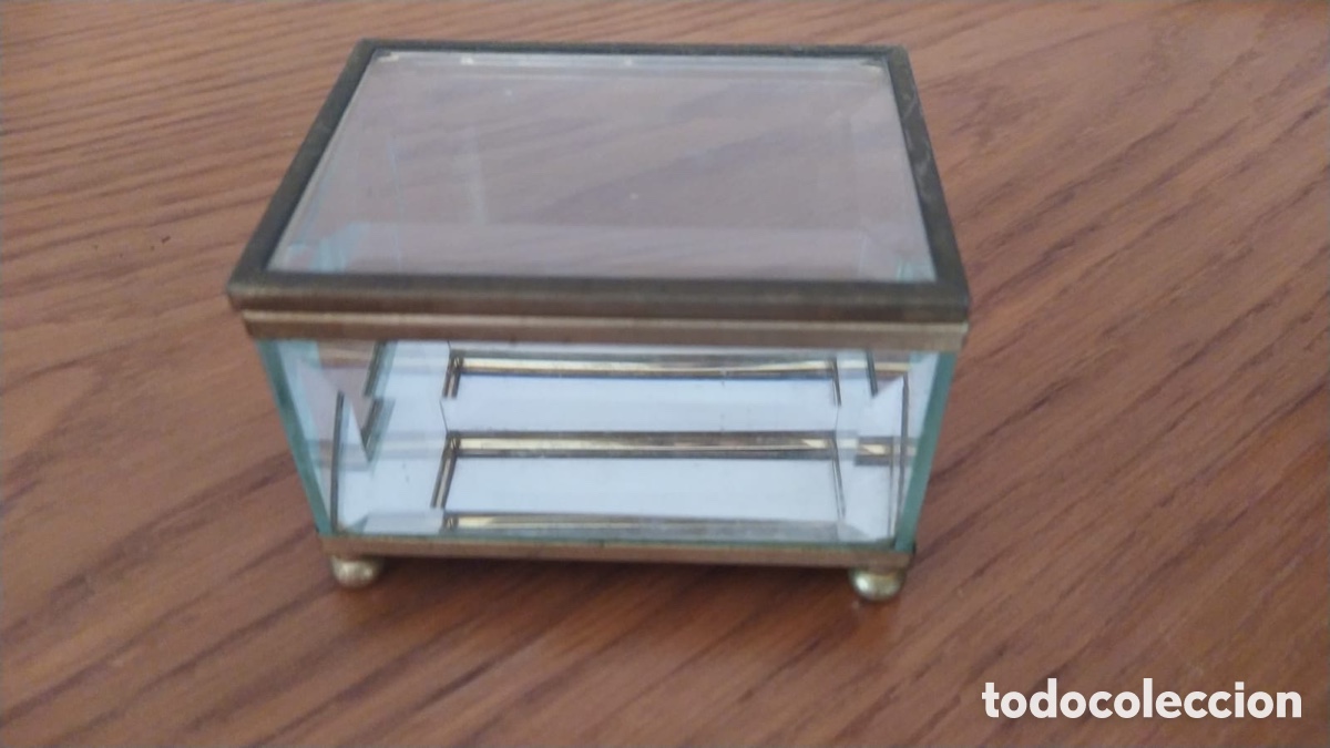 Antig&uuml;edades: Caja rectangular con cristales biselados y aristas de lat&oacute;n - Foto 1