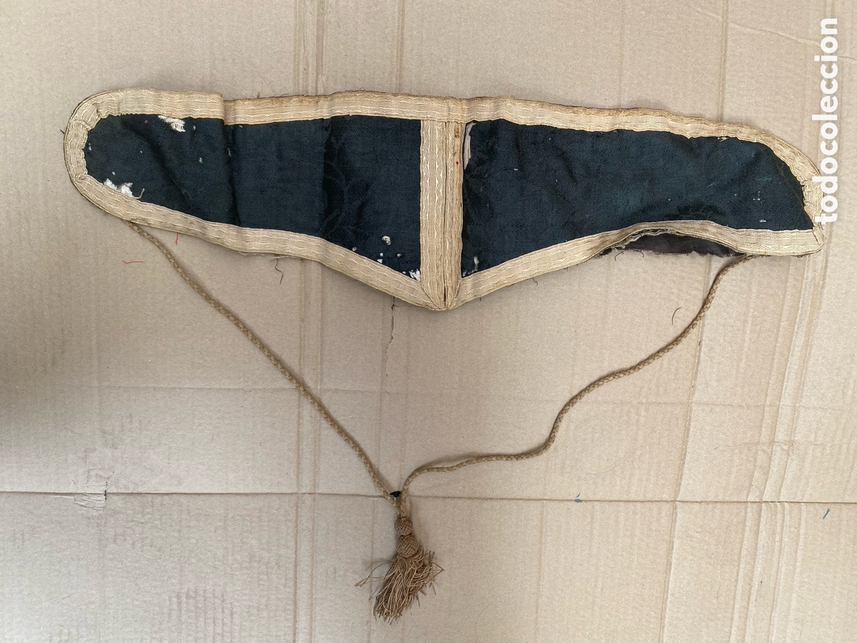 Antig&uuml;edades: Cuello de dalm&aacute;tica muy antiguo. - Foto 1