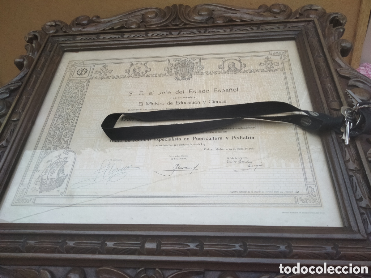 Antiquit&auml;ten: GRAN MARCO ESPA&Ntilde;OL DE MADERA TALLADA NOBLE A&Ntilde;OS 40-50 CON TITULO MEDICINA DE LA EPOCA