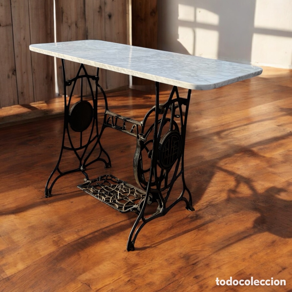 Antig&uuml;edades: Mesa m&aacute;quina de coser - Foto 2