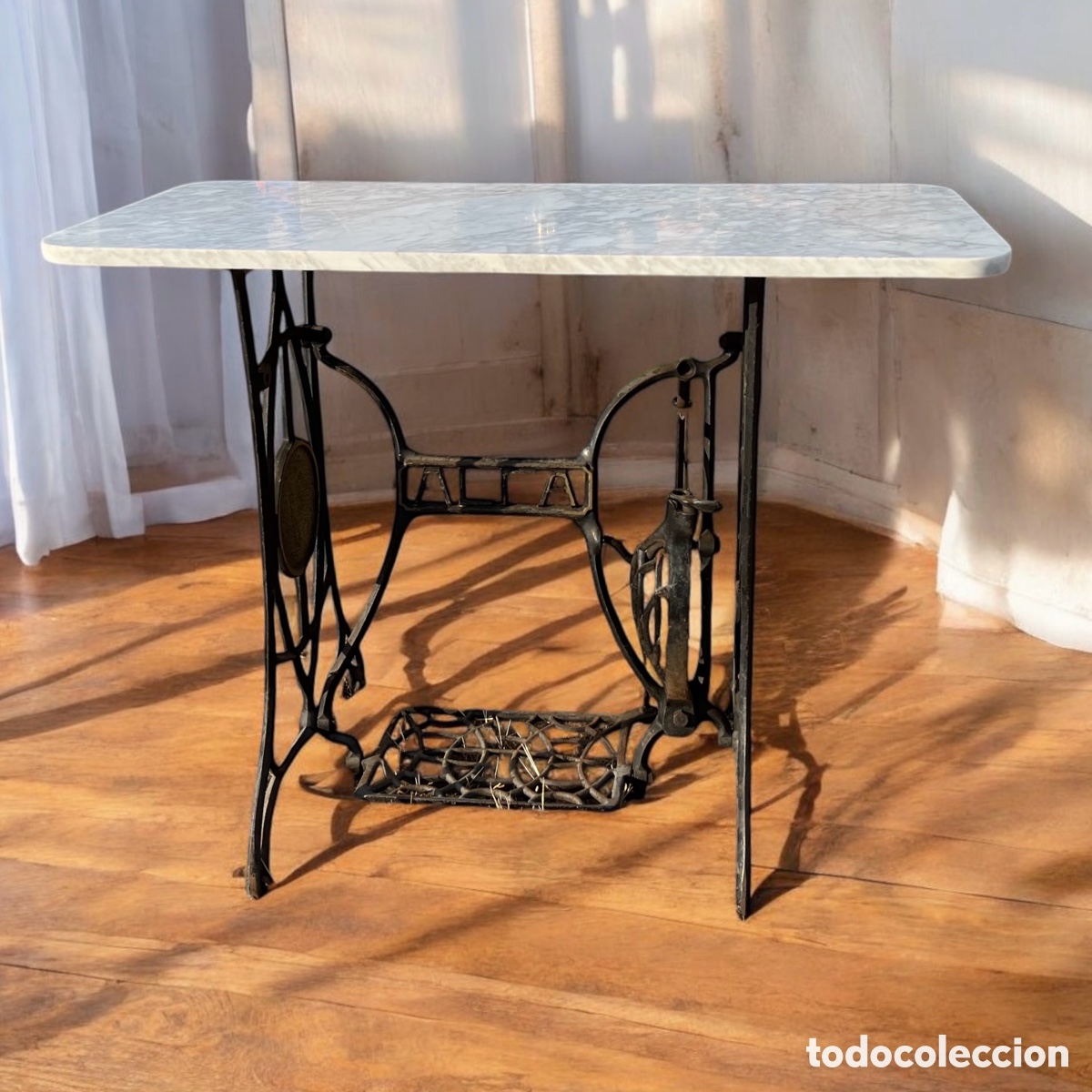 Antig&uuml;edades: Mesa m&aacute;quina de coser - Foto 3