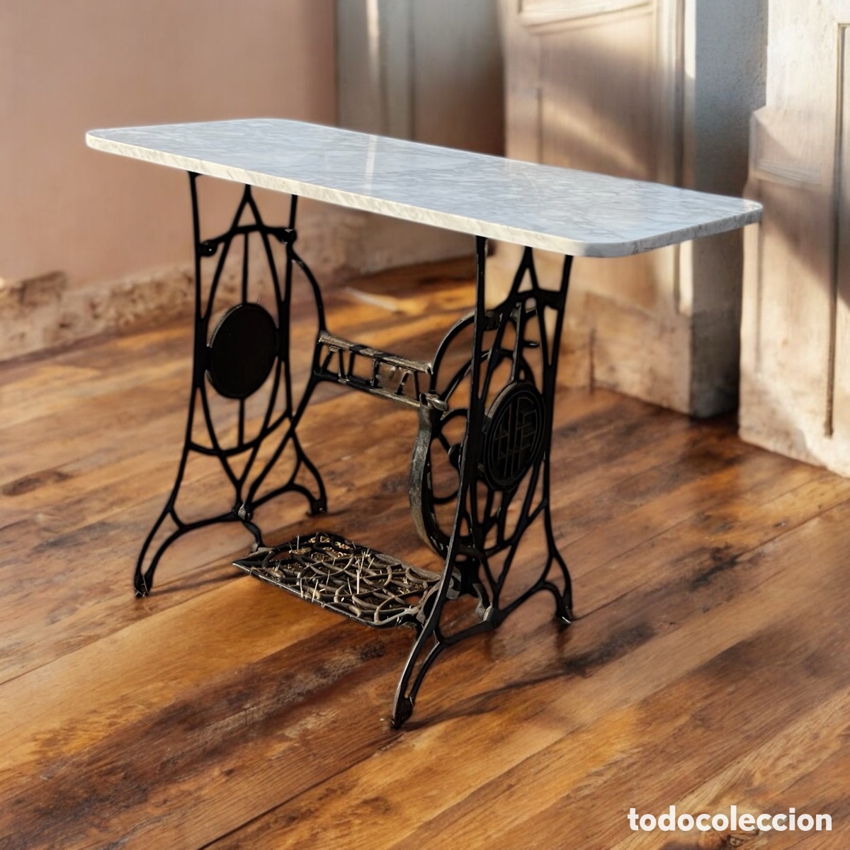 Antig&uuml;edades: Mesa m&aacute;quina de coser - Foto 1
