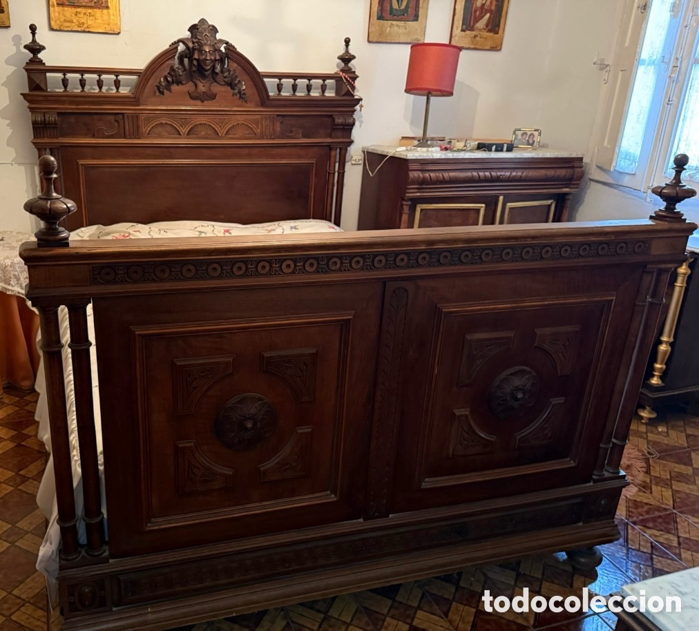 Antig&uuml;edades: Cama de madera noble, robusta, sin carcoma. Cara en el cabecero - Foto 2
