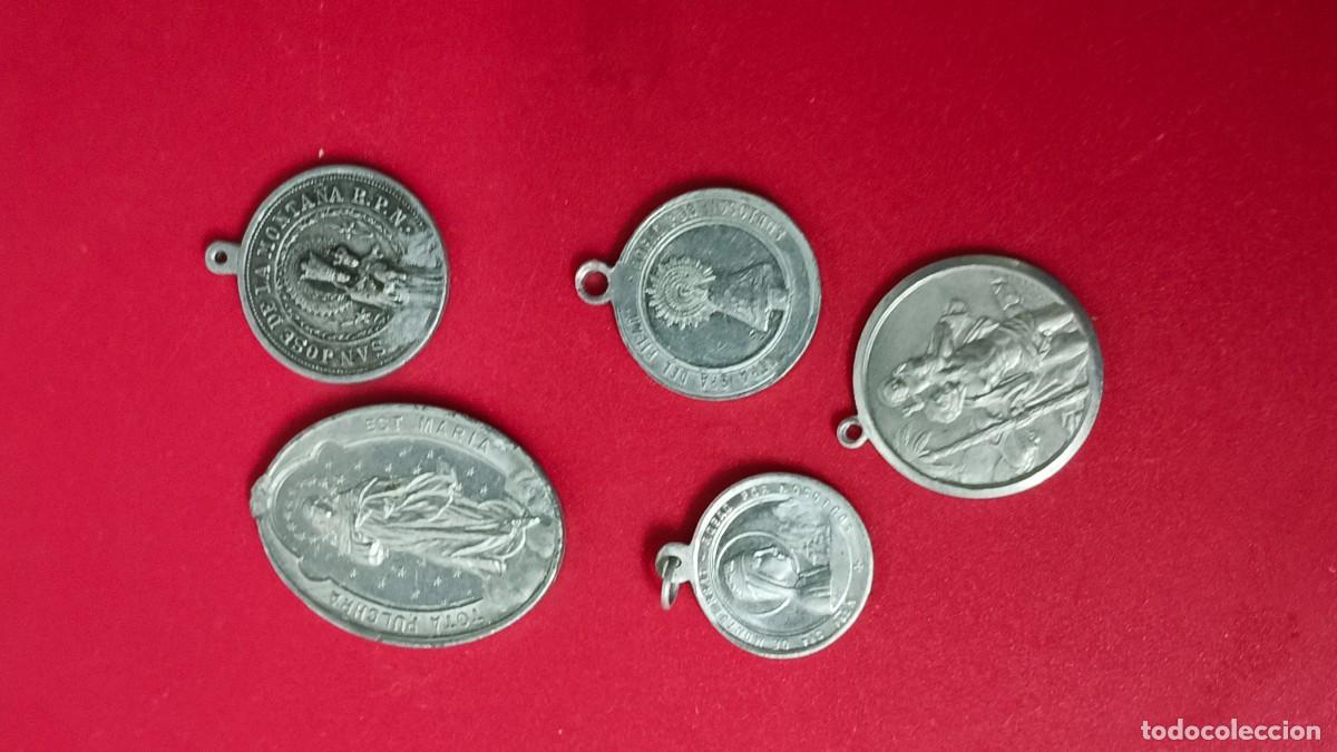 Antig&uuml;edades: 5 m&eacute;daille religieuse 1900 - Foto 1