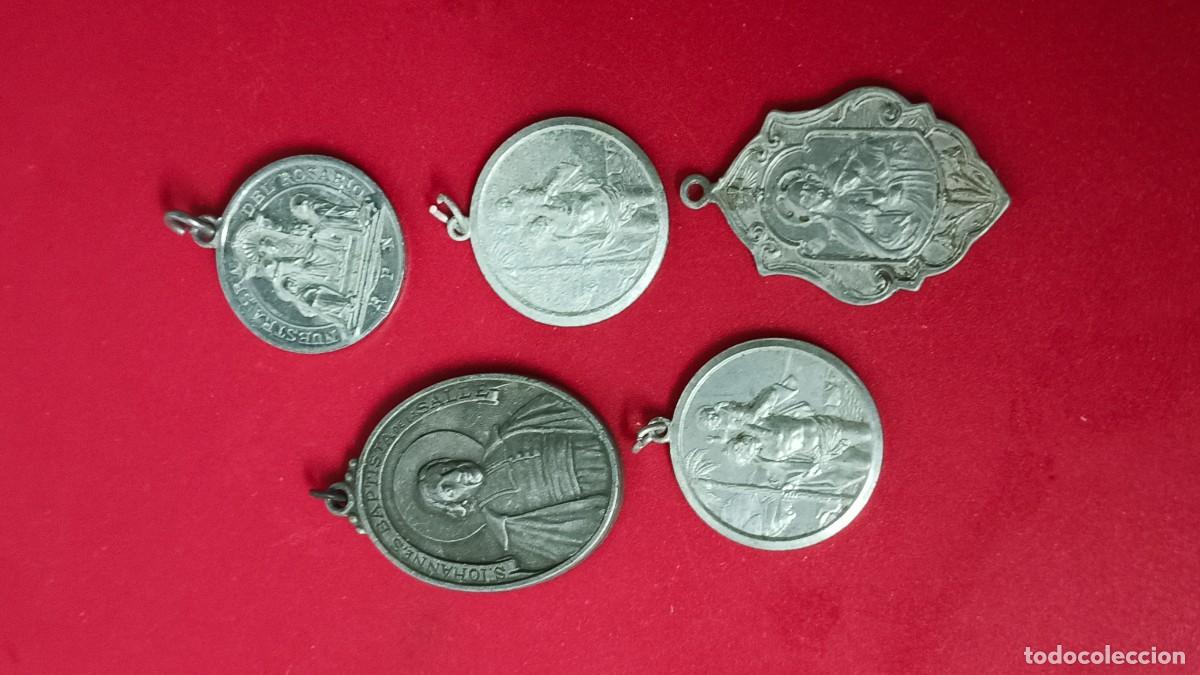 Antig&uuml;edades: 5 m&eacute;daille religieuse 1900 - Foto 1